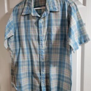Classic plaid short sleeve button-up shirt. Size L